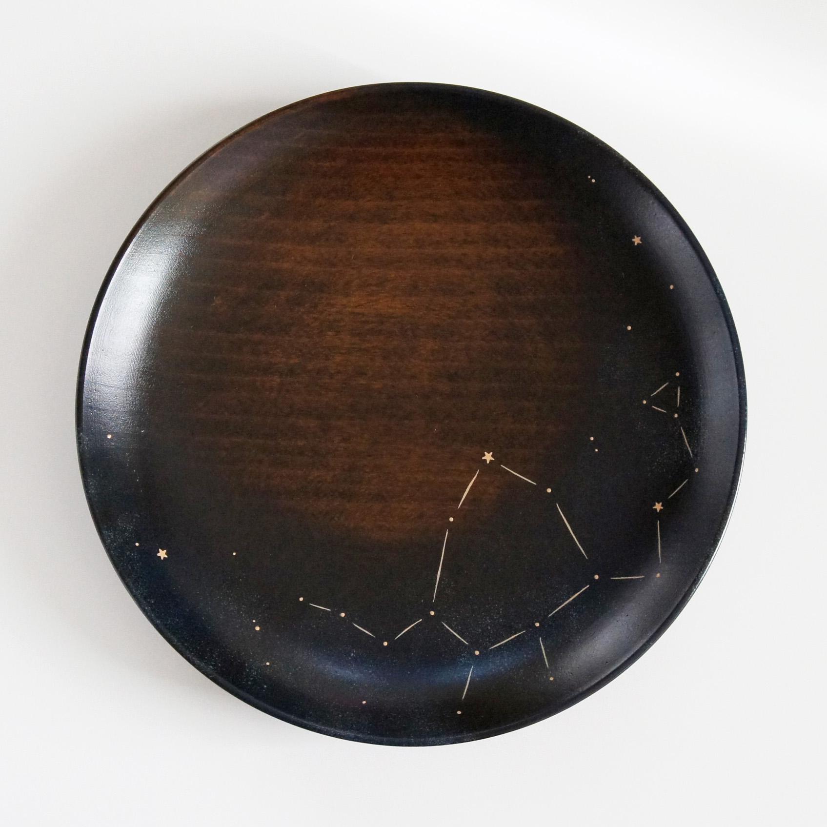 おうちが星空のカフェになる　拭き漆のお菓子皿・へびつかい座1枚目の画像