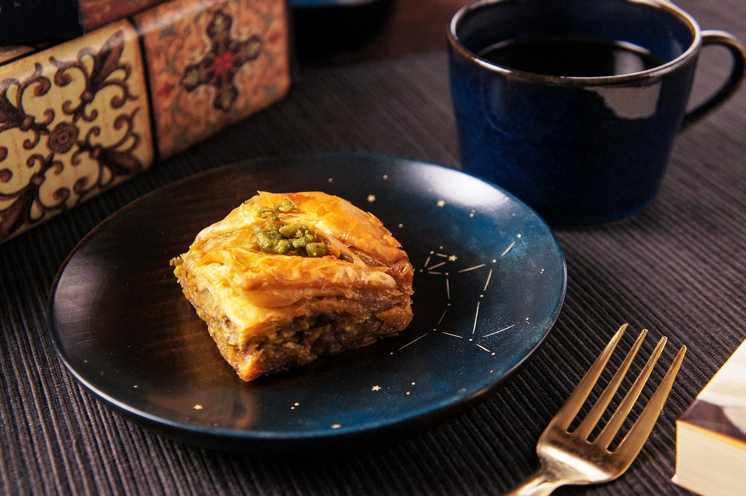 冬の夜空のお菓子皿・おおいぬ座1枚目の画像