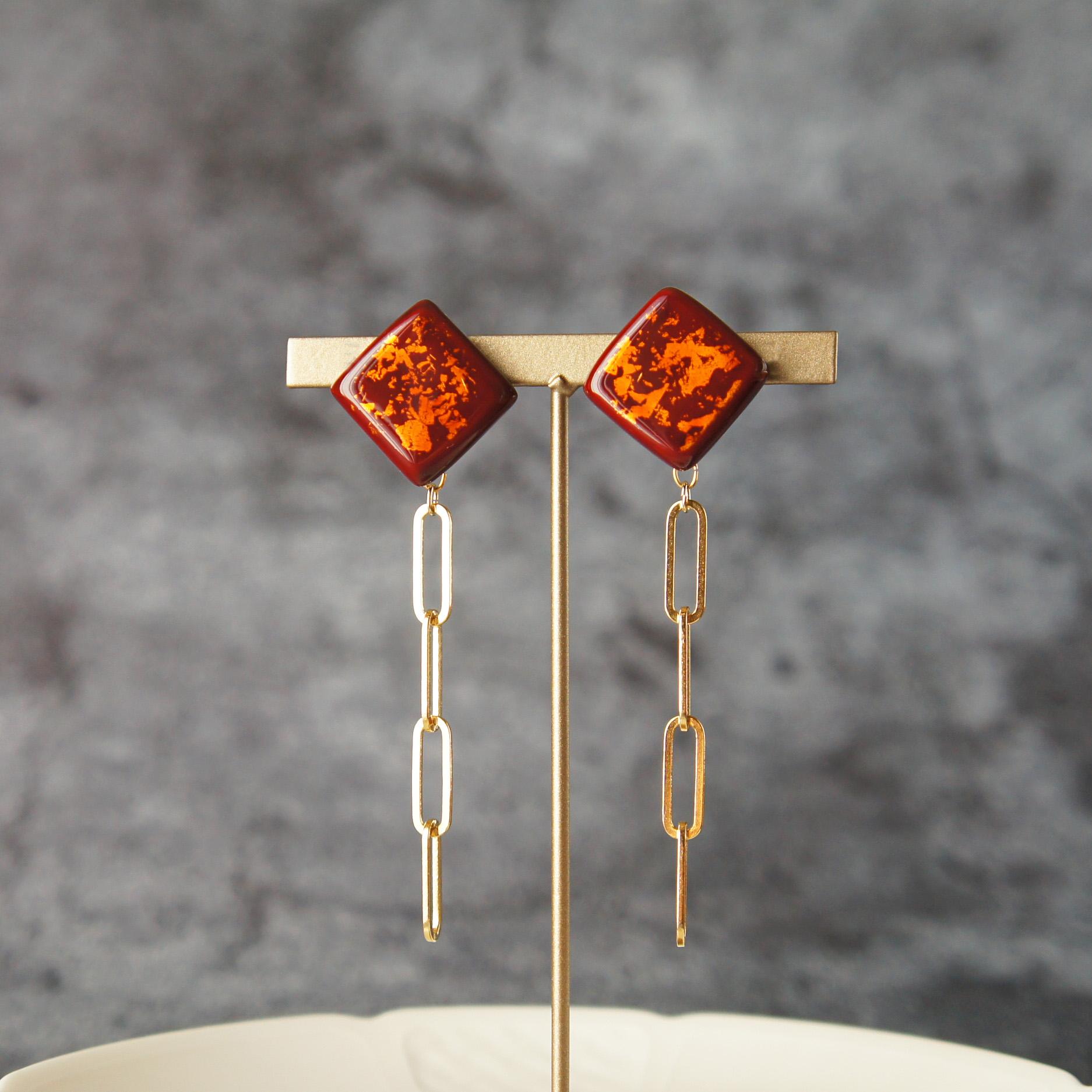 漆塗りイヤリング・紅炎　【伝統工芸　金箔　ニッケルフリー】1枚目の画像