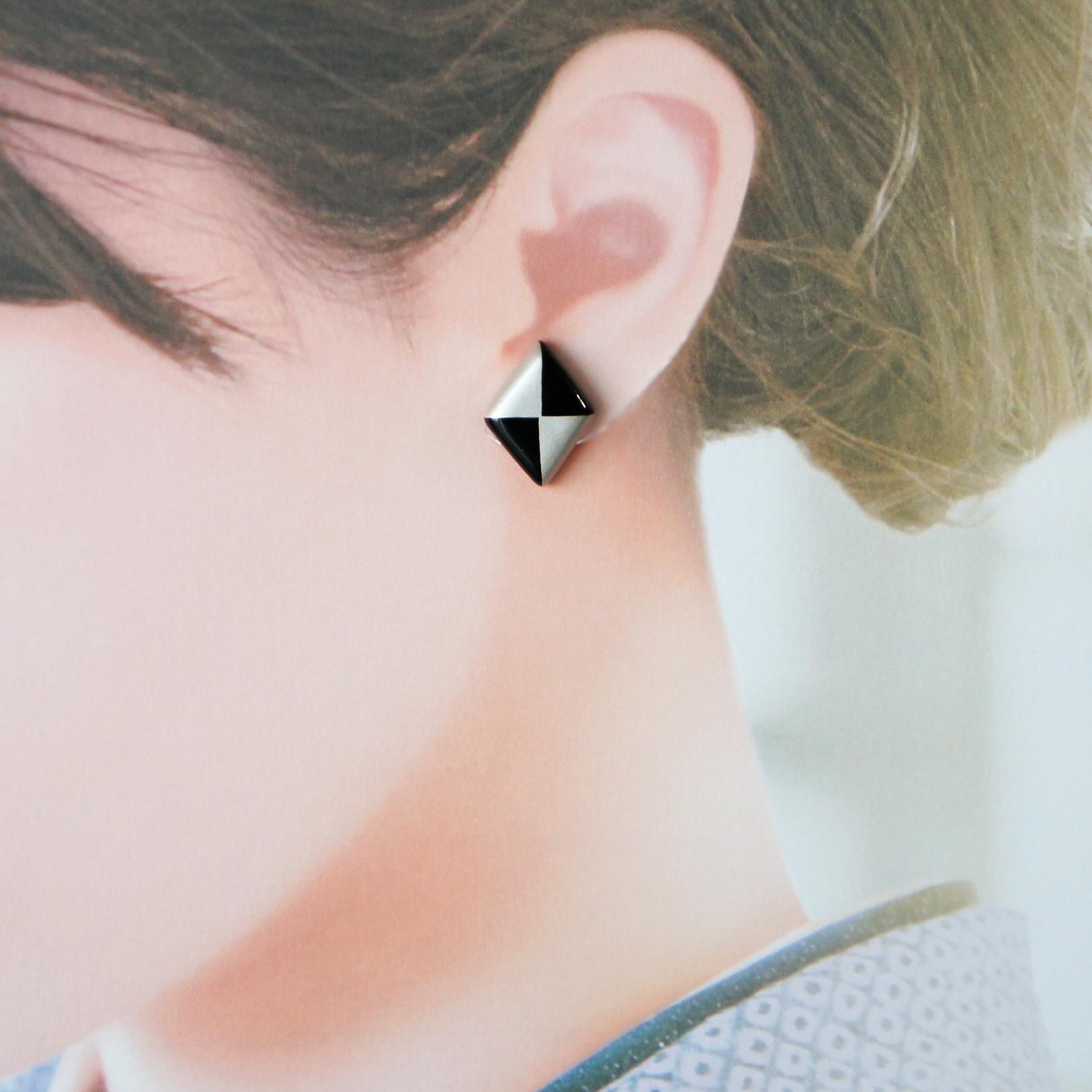 静けさの美　漆塗りイヤリング　ダイヤ・黒×銀 | 7枚目