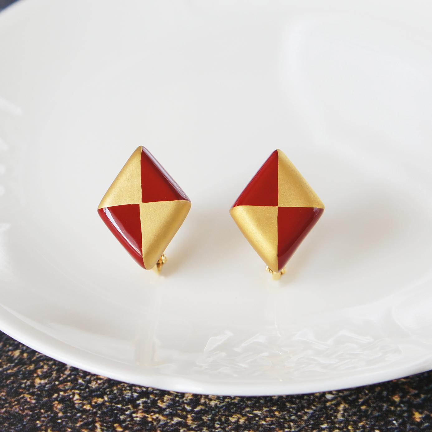 艶やかな美　漆塗りイヤリング　ダイヤ・赤×金1枚目の画像