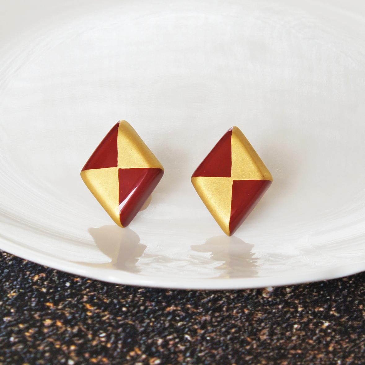 【ワケありな逸品】艶やかな美　漆塗りピアス　ダイヤ・赤×金1枚目の画像