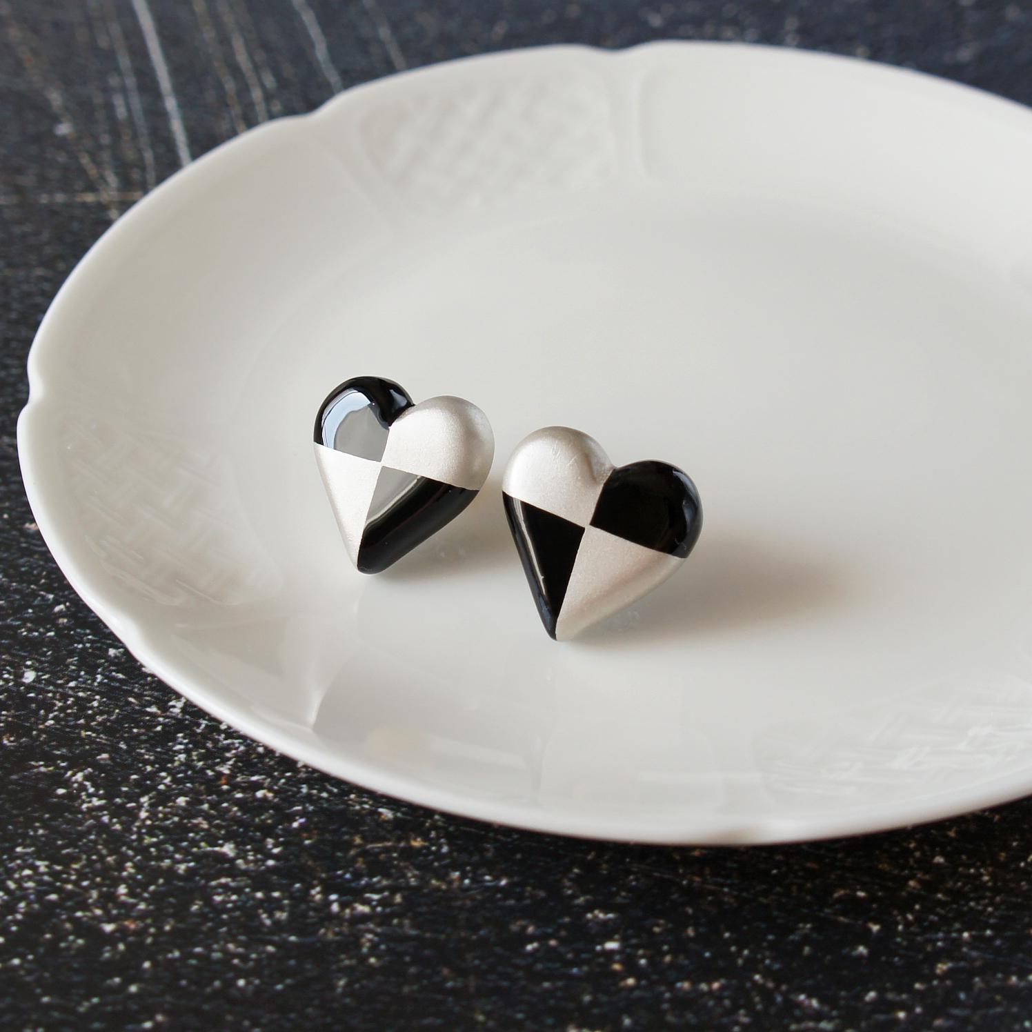 和の心　漆塗りピアス　ハート・黒×銀 | 2枚目