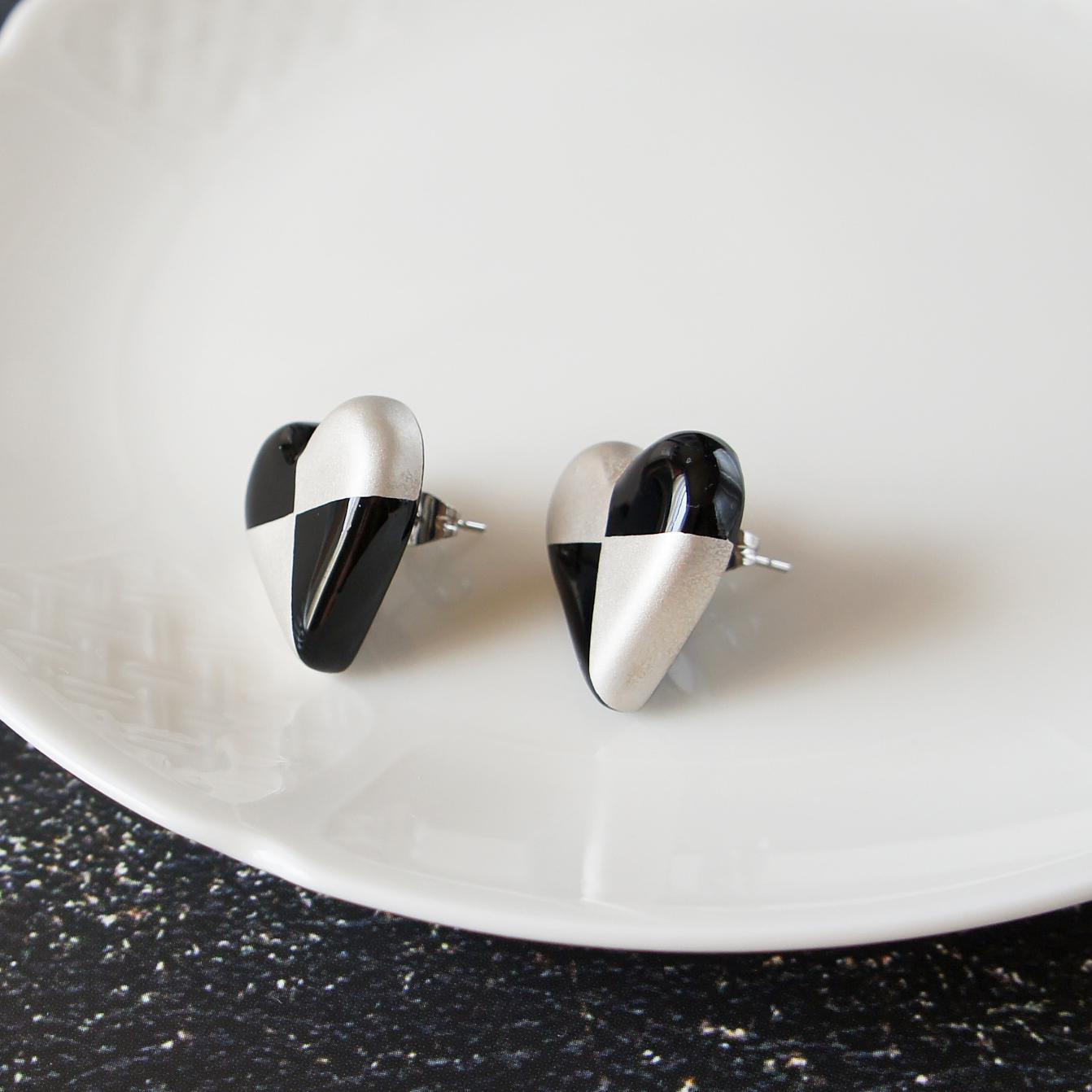 和の心　漆塗りピアス　ハート・黒×銀 | 4枚目