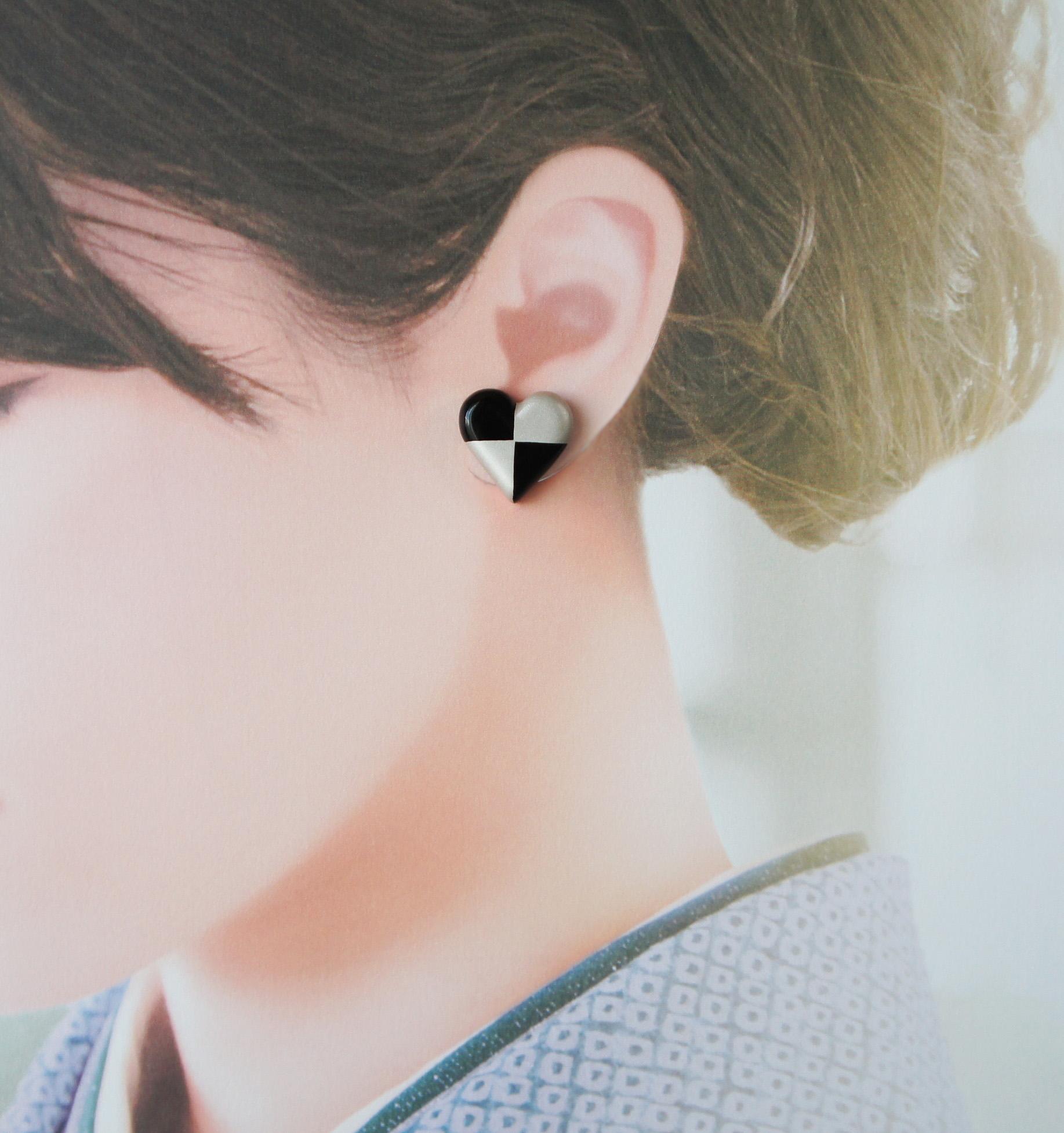 和の心　漆塗りピアス　ハート・黒×銀 | 7枚目