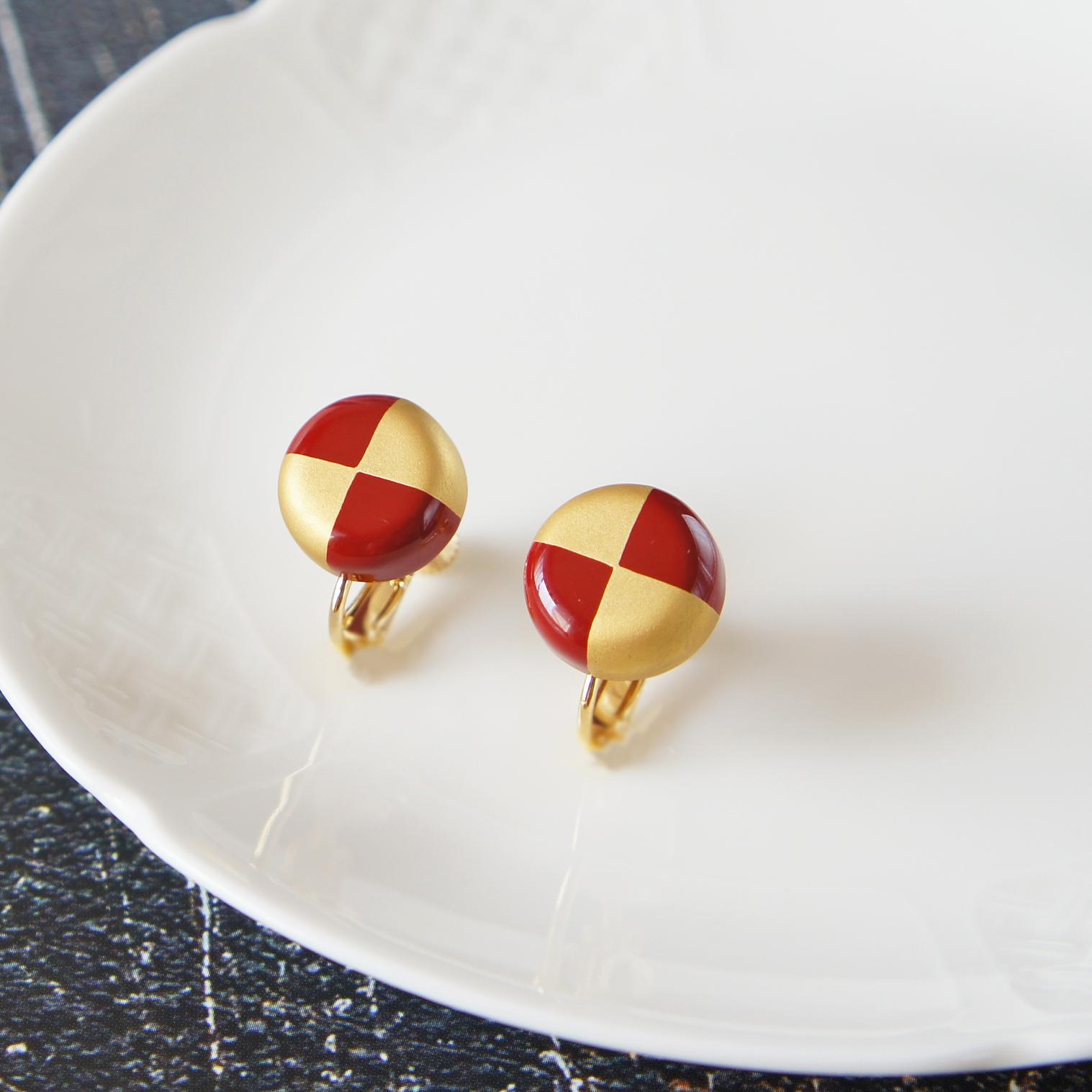 艶やかな美 漆塗りイヤリング 丸・赤×金1枚目の画像