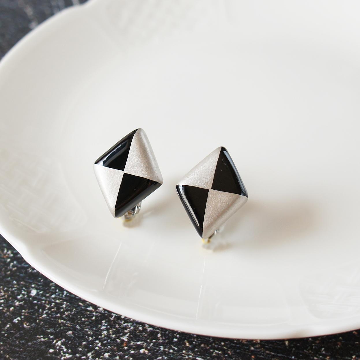 静けさの美 漆塗りイヤリング ダイヤ・黒×銀1枚目の画像