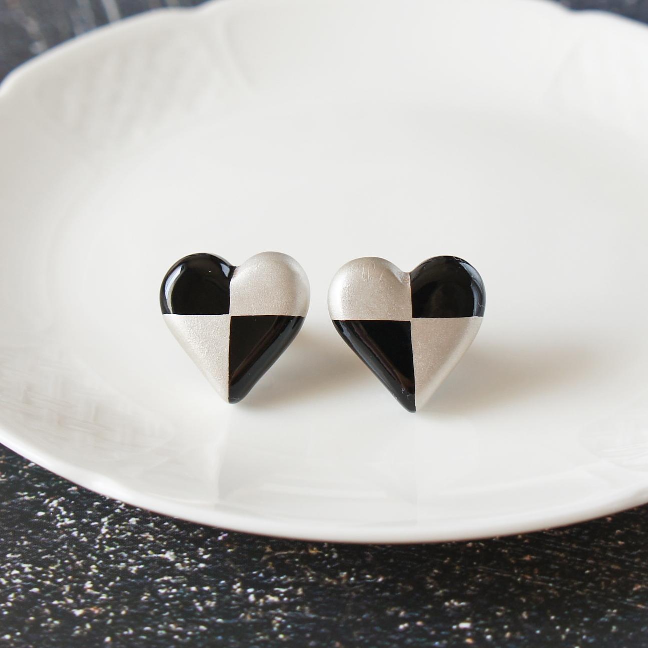 和の心 漆塗りピアス ハート・黒×銀1枚目の画像